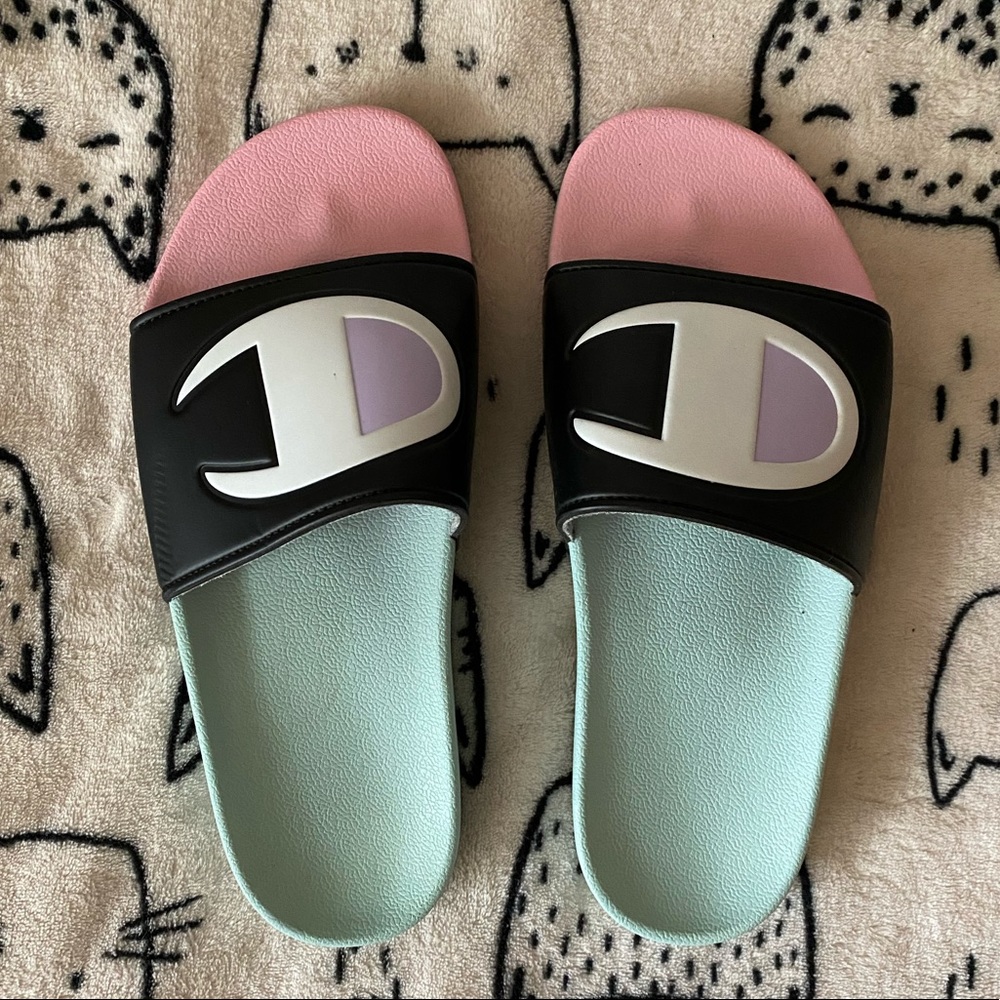Champion pastel slides size 8 women’s